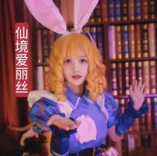 同样是cos女英雄,晚萤楚楚动人,妲己粉嫩可爱,瑶仙气十足