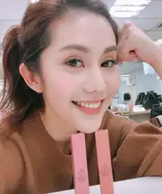 女星曾被亲生父亲暴打12个小时,看到妈妈求救她竟