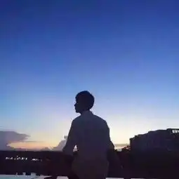 为吗那么多大学生,还在那坚持
