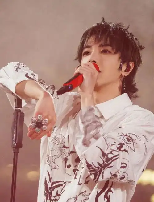 2023华晨宇北京演唱会四面台首登鸟巢,再创新纪录