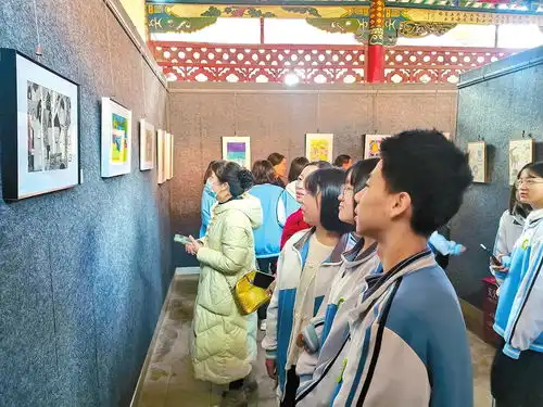 玉溪华宁举办首届文化润心青春筑梦主题绘画作品展