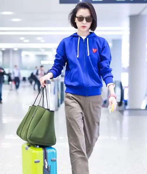 杜鹃我是真服,土掉渣的混搭都能穿出高级感,一般人穿要丑哭了