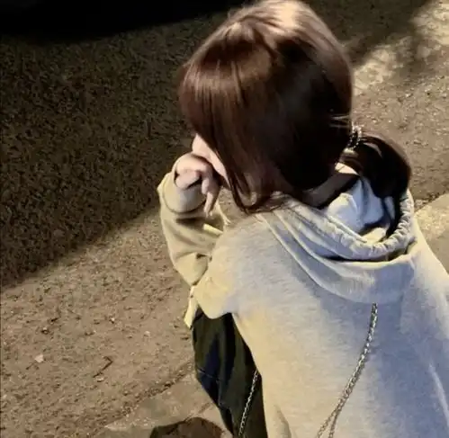 深夜emo女生头像