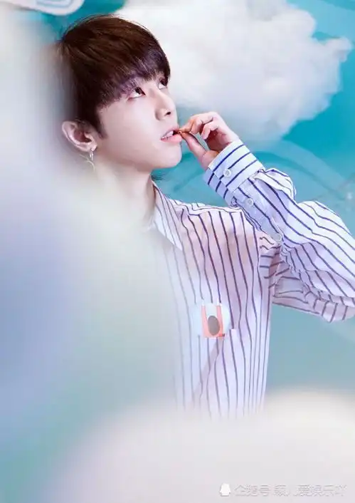 确认过眼神,华晨宇的画工一如既往笔下的黑煤球也少不了猪鼻子