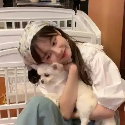 男女生抱狗头像,抱狗狗的真人头像