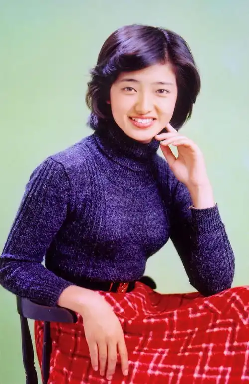 山口百惠隐退40年600首歌曲解禁,巅峰为爱隐退,如今发福变大妈