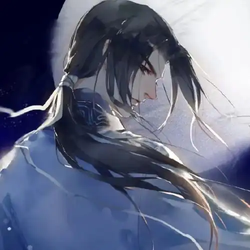 男头一个少年闻起来,像雨前的月光