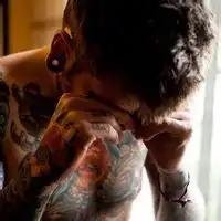 qq男生霸气头像你在我青春里面留下伤痕