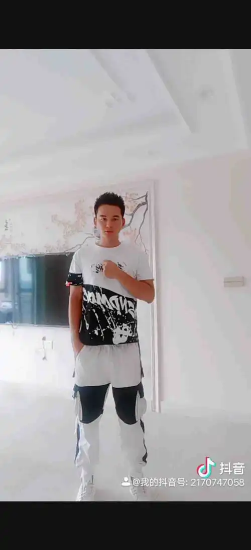 为什么有些女生喜欢这个男生,却没有女生主动追求他呀