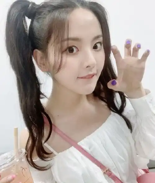 女星双马尾造型躲过了baby杨幂,看见杨超越后,我心都碎了