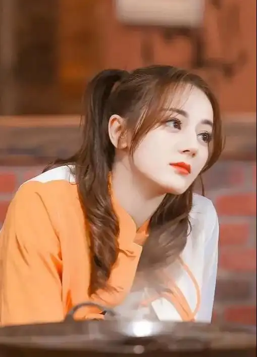 女星梳双马尾,程潇像叛逆少女,虞书欣俏皮,看到杨颖羡慕了