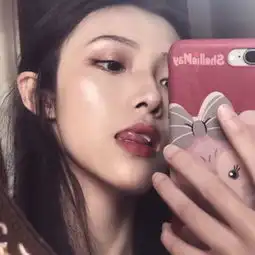 最新网红脸女生头像大眼睛