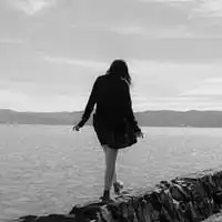 女头像黑白背影和侧面微信头像图片大全