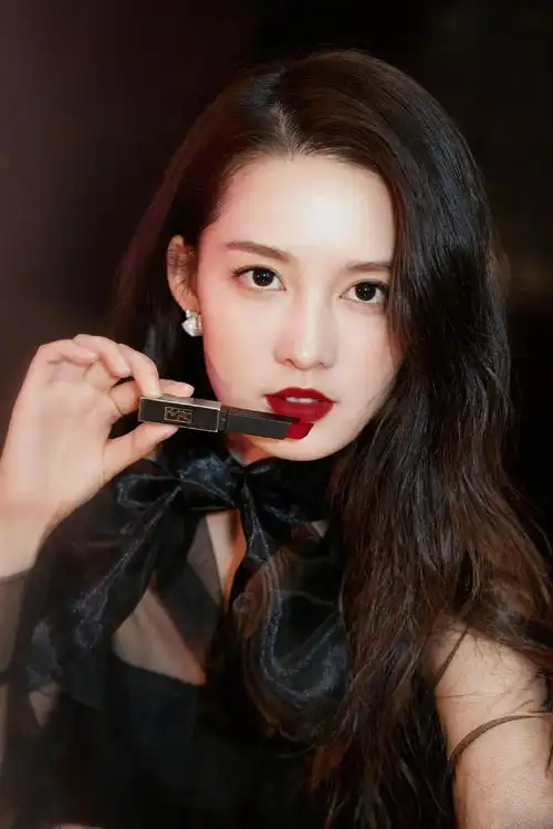 明星美女李沁黑色系薄纱性感写真图片