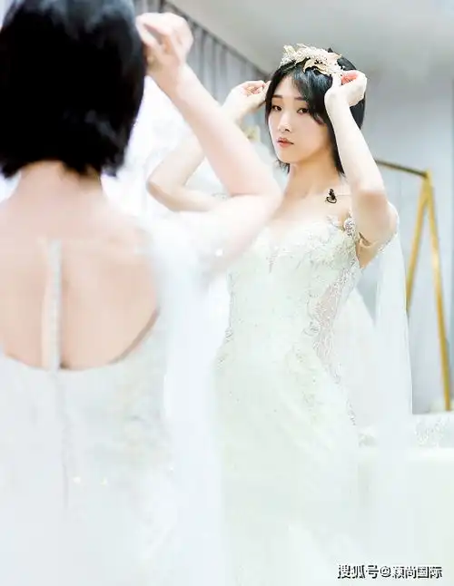 以为杨超越婚纱照最美,看到李紫婷孟美岐的婚纱造型,分不出谁美