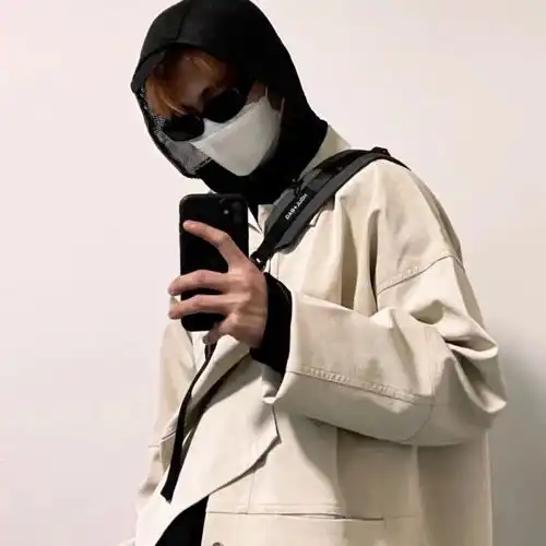 白底男生头像是不是没人看啊
