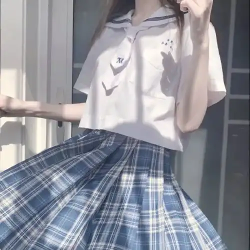 jk制服女生头像说夜色美的人,一定是没见过你笑的样子