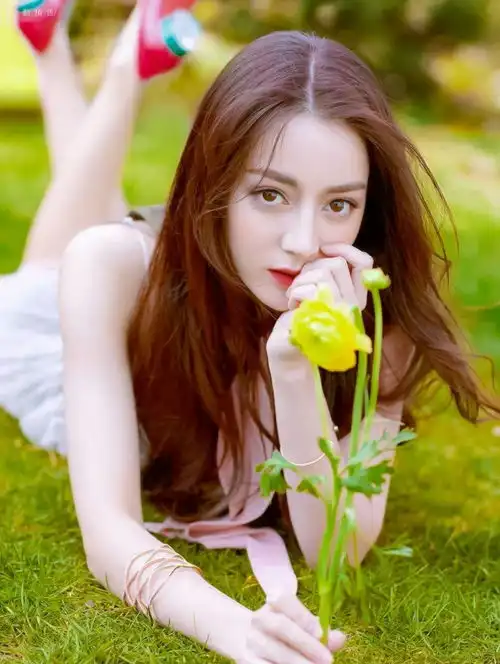 直播关掉美颜完全没差,素颜照获赞87万,迪丽热巴美成仙女本仙了