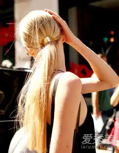少毛绑漂亮马尾的三种技巧