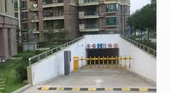 地下车库入口不能加顶吗