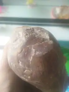 大家帮忙看看是什么石头,石英石材质,硬度很大,用沙轮磨出的粉是粉红色的,湖南的石头