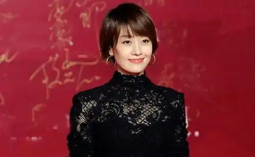 女明星走红毯好养眼,刘晓庆大气关晓彤腿巨长,气场还数巩俐超强