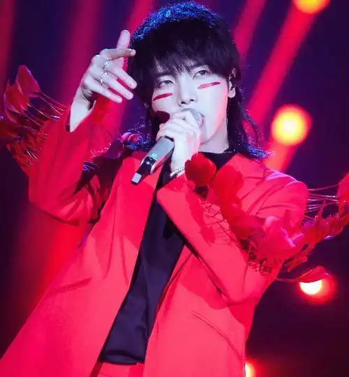 华晨宇承认与张碧晨产女,听到这个消息,最高兴的是沈腾和贾玲吧