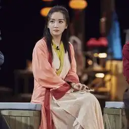 把演戏当兼职,颁奖几乎不去的女星,出道17年被赞最佛系女星