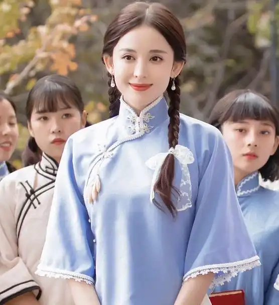 女星换上民国学生装有多美杨幂杨紫和古力娜扎,个个都是绝色