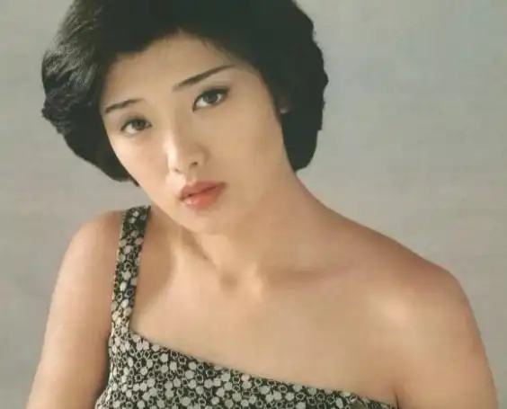 62岁山口百惠近照曝光,跟年轻时对比判若两人,一代女神也老去了
