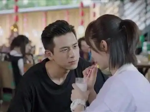 奇异果tv我的莫格利男孩,杨紫与奶狼系男友的甜蜜恋爱