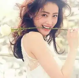 盘点娱乐圈嘴里叼花的9大女星有的优雅又美艳,有的清纯又呆萌