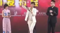 刘涛发旗袍照,网友清新脱俗的美,很朦胧但又不失韵味