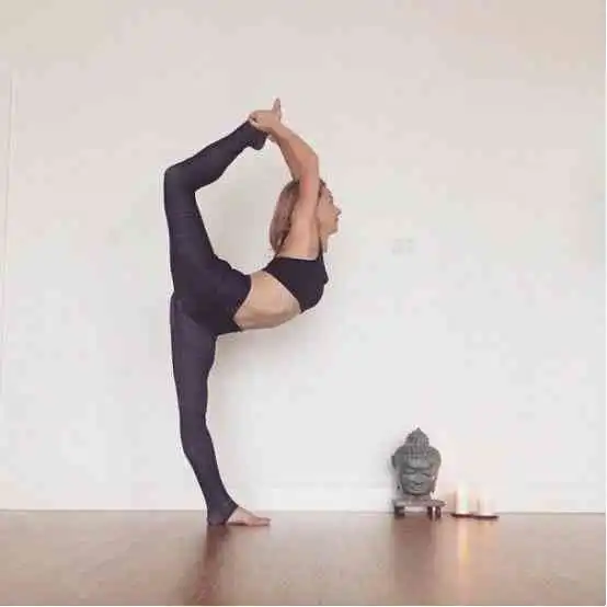 腿型美,身体挺拔,瑜伽带来的改变真的很多