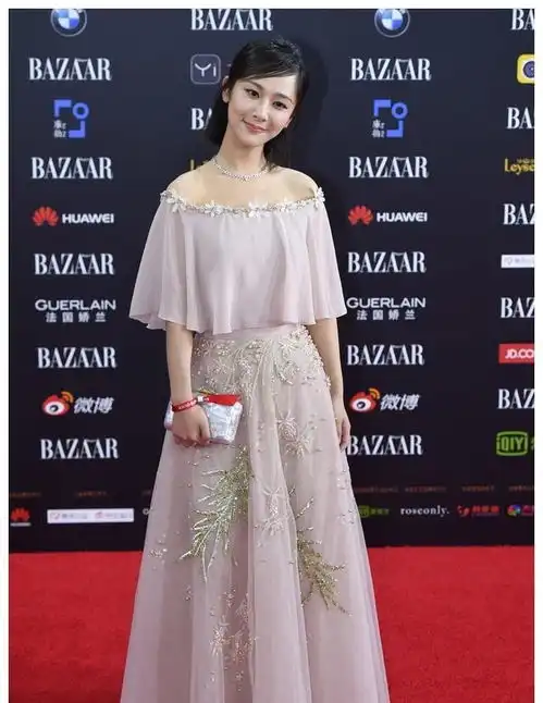 杨紫,快给你的脖子上保险吧