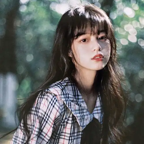 真人女头二该换头像了