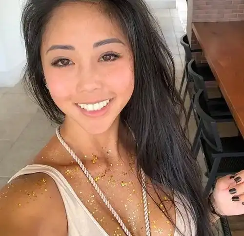 巴西治愈系美女,身材性感,笑起来如沐春风