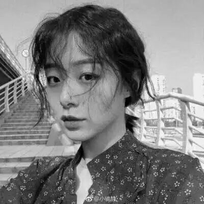 短发女生头像黑白,曾经拥有的不要忘记