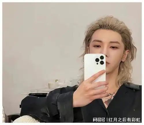 华晨宇新女友曝光,网友一看就很会做法