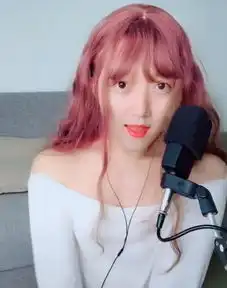 抖音最强女装大佬,卸掉所有美妆装备后,网友脸被二哈啃过吧