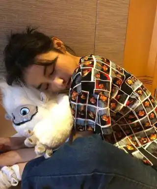 老戏骨张子枫穿搭了得,夏日引领盐系女孩穿搭,瘦小女生必学